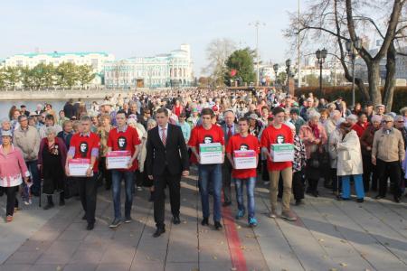 В Екатеринбурге тысячи пенсионеров вышли на митинг в поддержку закона КПРФ «О детях войны»