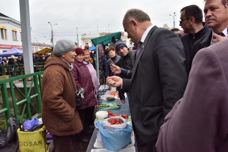 Директор центрального рынка в Иркутске отстранен от должности, из Москвы вылетает спецгруппа полицейских для расследования инцидента