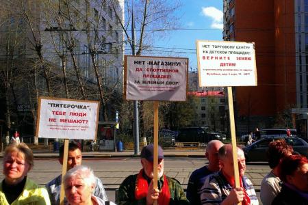 «Долой магазин с детской площадки!». Валерий Рашкин обратился к мэру Москвы
