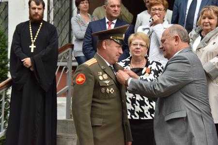 «С первым шагом в эту удивительную жизнь!»