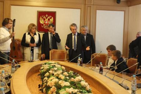 Депутаты фракции КПРФ в Государственной Думе встретились со школьниками из Луганска и Донецка