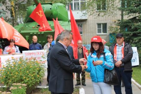 Псковская область. Жители Невельского района провели акцию протеста против взносов в Фонд капитального ремонта