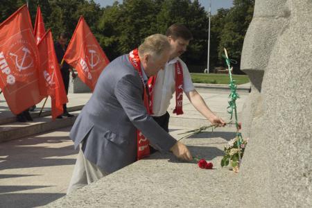 В Краснодаре коммунисты организовали массовую акцию, посвященную окончанию Второй Мировой Войны