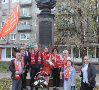 Ивановские коммунисты возложили цветы к памятнику Маршалу Советского Союза А.М.Василевского 