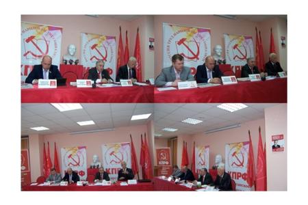Казань. 10 сентября в Рескоме КПРФ состоялась пресс-конференция: «Предвыборная кампания в Татарстане прошла успешно для КПРФ»