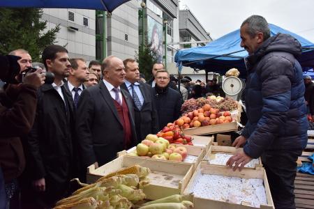 Директор центрального рынка в Иркутске отстранен от должности, из Москвы вылетает спецгруппа полицейских для расследования инцидента