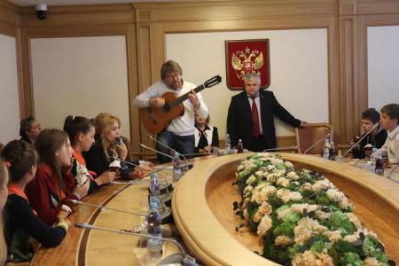 Депутаты фракции КПРФ в Государственной Думе встретились со школьниками из Луганска и Донецка