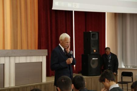 Республика Татарстан. Депутат Госдумы РФ Виктор Пешков принял участие  в открытии музея техникума нефтехимии и нефтепереработки в Нижнекамске