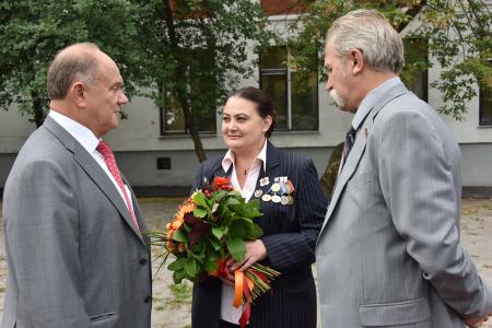 «С первым шагом в эту удивительную жизнь!»