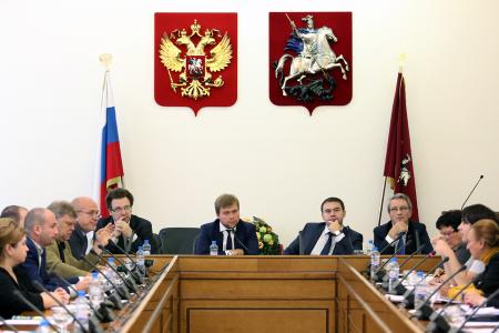 На “круглом столе” в Мосгордуме коммунисты инициировали проверку законности строительства в парке “Дружба” у Речного Вокзала