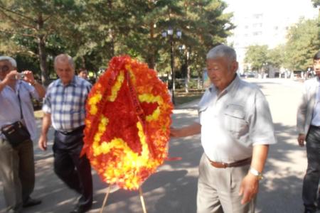 Забайкальские коммунисты вручили Копию Знамени Победы маньчжурским товарищам