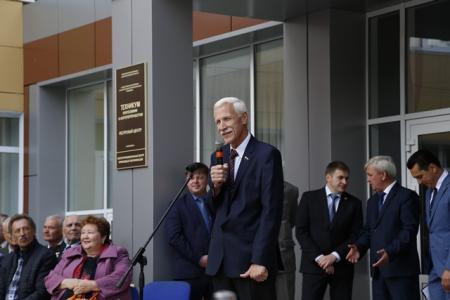 Республика Татарстан. Депутат Госдумы РФ Виктор Пешков принял участие  в открытии музея техникума нефтехимии и нефтепереработки в Нижнекамске