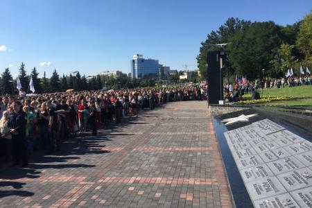 Депутат-коммунист В.И. Бессонов принял участие в мероприятиях в Донецке, посвященных Дню освобождения Донбасса от немецко-фашистских захватчиков