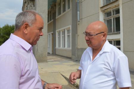 Республики Калмыкия. Лидер местных коммунистов Н.Э. Нуров посетил село Воробьевка Приютненского района
