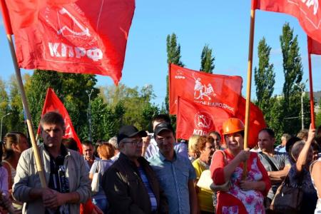 Самарская область. Коммунисты вывели жителей Тольятти на митинг в поддержку рабочих «АвтоВАЗагрегата»