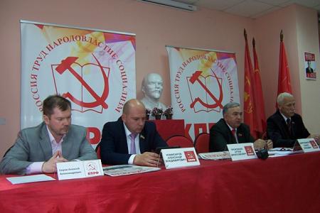 Казань. 10 сентября в Рескоме КПРФ состоялась пресс-конференция: «Предвыборная кампания в Татарстане прошла успешно для КПРФ»