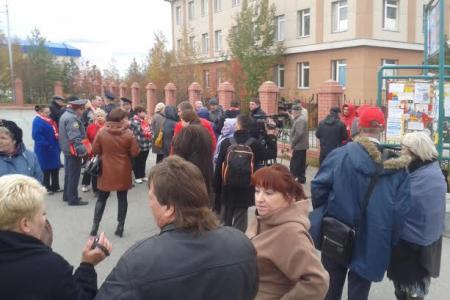 Ханты-Мансийский автономный округ-Югра. Нижневартовские коммунисты протестуют против отмены прямых выборов депутатов районной Думы 