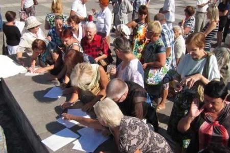 Республика Крым. Коммунисты Алушты провели митинг против грабительских тарифов ЖКХ