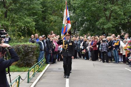 «С первым шагом в эту удивительную жизнь!»