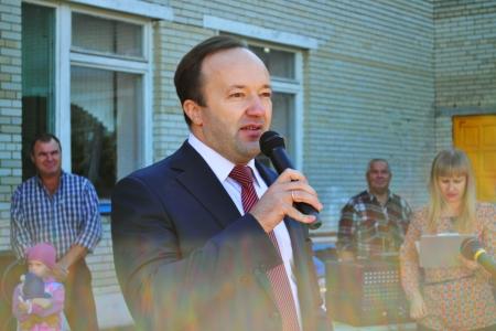 Пензенская область. Депутат Госдумы Владимир Симагин встретил День знаний в стенах родной школы