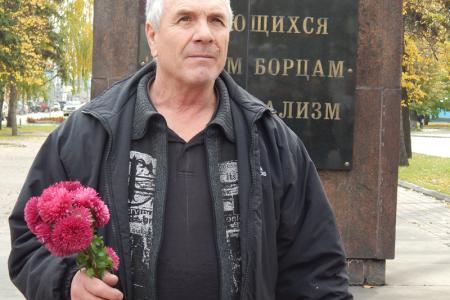 Барнаульские коммунисты организовали пикет в память о погибших у Дома Советов в 1993 году