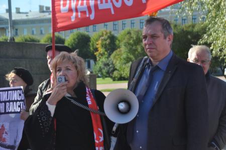 «Прощения палачам не будет!». На Марсовом поле в Санкт-Петербурге состоялся траурный митинг