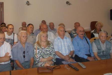 В городах и районах Крыма прошли памятные мероприятия, посвящённые 22-й годовщине расстрела Верховного Совета РСФСР