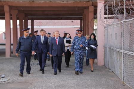 Проверка исправительных учреждений Владимирской области с участием депутата-коммуниста С.П. Обухова выявила систематические нарушения прав осужденных