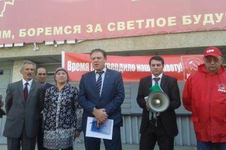 Коммунисты Кабардино-Балкарии вышли на митинг, посвященный трагическим событиям 3-4 октября 1993 года