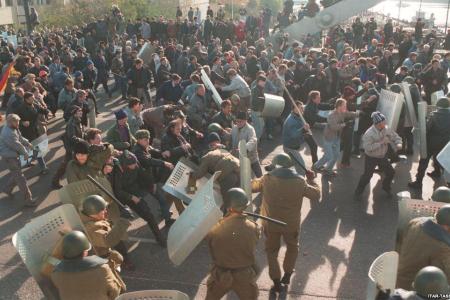 Г.А. Зюганов на митинге в Москве: Герои октября 93-го – навсегда в рядах «Бессмертного полка» защитников Советской власти!