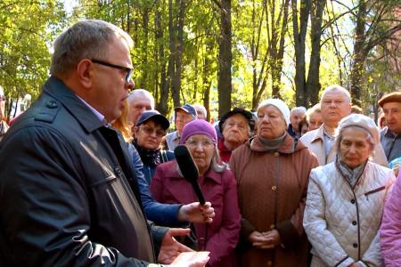 Депутаты-коммунисты провели встречу с пенсионерами в городе Химки Московской области