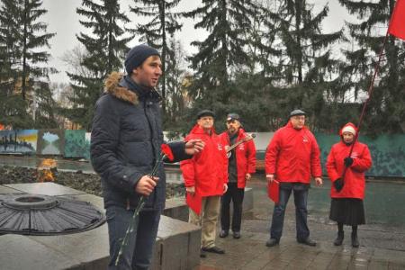 Они погибли за Советскую Родину! Свердловские коммунисты почтили память жертв "Черного октября"