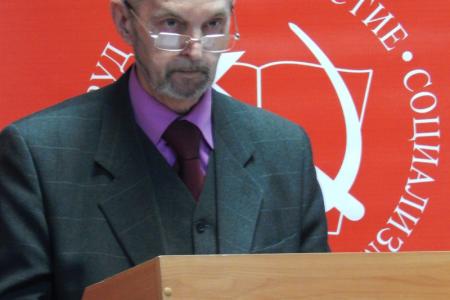 Барнаульские коммунисты на политклубе обсуждали тему "Наследие Великого Октября и современные задачи КПРФ"