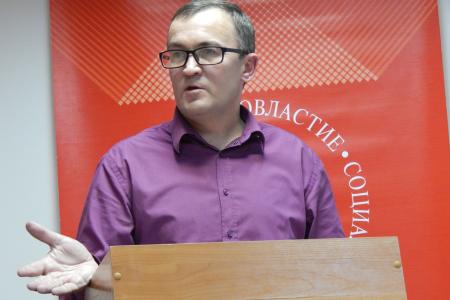 Барнаульские коммунисты на политклубе обсуждали тему "Наследие Великого Октября и современные задачи КПРФ"