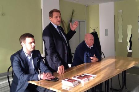 Депутат-коммунист А.П. Тарнаев проводит рабочую встречу с активистами Володарского района Нижегородской области