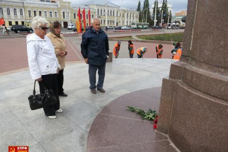 В Тамбове прошел пикет памяти защитников Верховного Совета РФ
