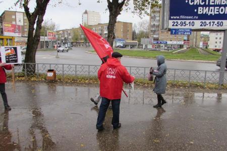 Республика Коми. В рамках Всероссийской акции памяти расстрела Верховного Совета 3-4 октября 1993 года в Сыктывкаре прошел пикет
