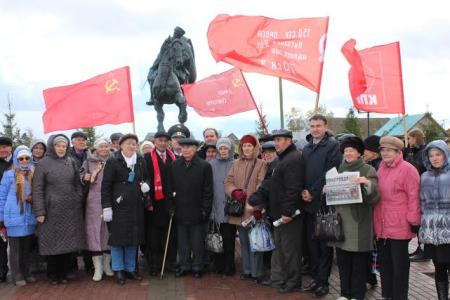 Коммунисты республики Башкортостан почтили память легендарного комдива Минигали Шаймуратова