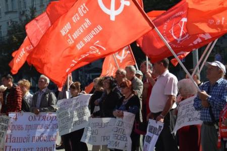Обещали победу демократии – получили победу олигархии. В Ростове-на-Дону прошел митинг, посвященный 22-й годовщине со дня расстрела Верховного Совета