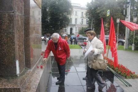 Ярославские коммунисты почтили память павших защитников Советской власти в 1993 году