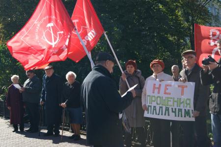 "Не забудем! Не простим!". Ульяновские коммунисты почтили память защитников Верховного Совета