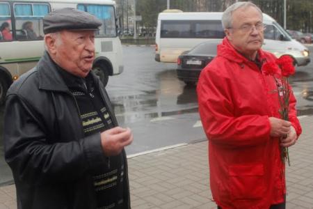Ярославские коммунисты почтили память павших защитников Советской власти в 1993 году