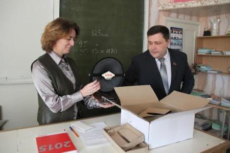 Первый секретарь Челябинского обкома КПРФ поздравил учителей школы села Миасского с их профессиональным праздником