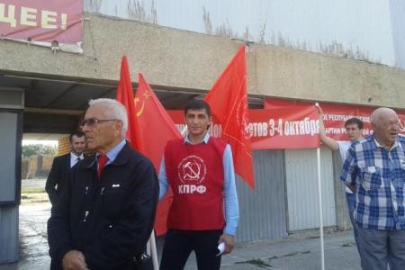 Коммунисты Кабардино-Балкарии вышли на митинг, посвященный трагическим событиям 3-4 октября 1993 года