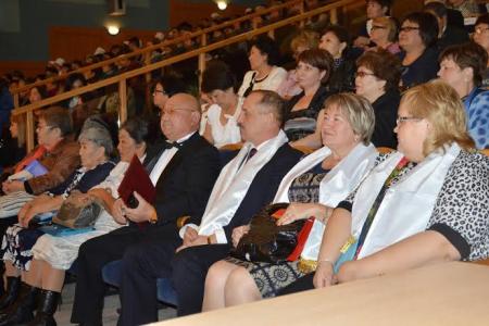 Коммунисты поздравили коллектив Калмыцкого медицинского колледжа имени Тамары Хахлыновой с юбилеем учебного заведения