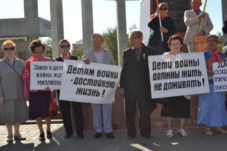 Республика Калмыкия. В Элисте прошла акция памяти защитников Дома Советов 