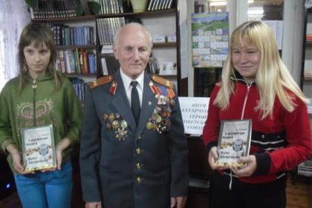 Белгородская область. По инициативе Шебекинского райкома КПРФ в местной  библиотеке прошла встреча молодёжи с автором книги «О бессмертном подвиге  пионера Вити Захарченко»