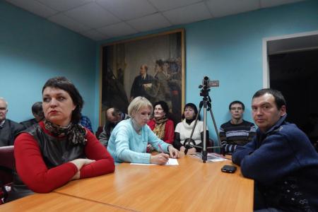 Барнаульские коммунисты на политклубе обсуждали тему "Наследие Великого Октября и современные задачи КПРФ"