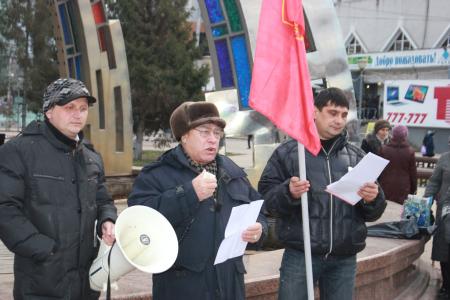 Тюменские коммунисты провели митинг в честь 97-летия ВЛКСМ