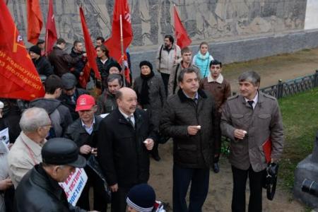 Жители Новосибирска почтили память защитников Верховного Совета